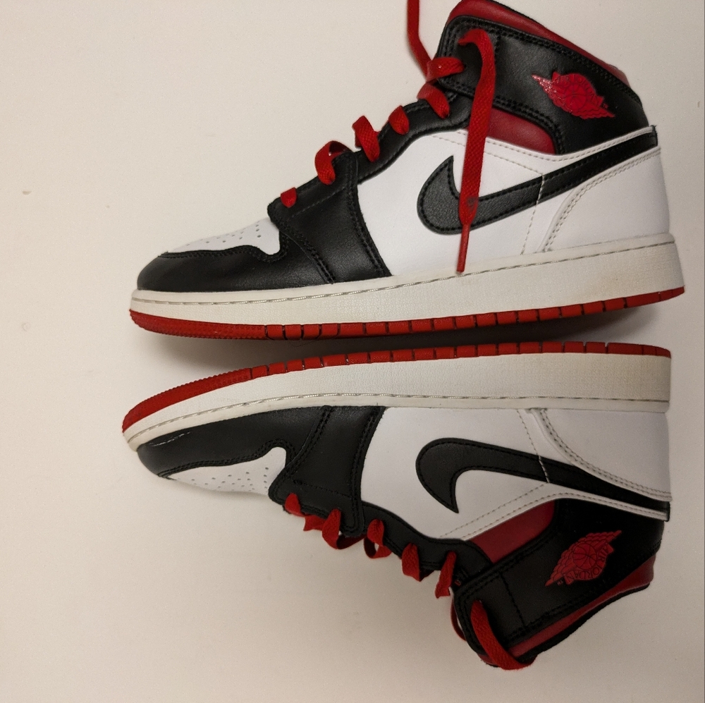Nike Jordan 1 Mid Gym Red Black White DJ4695 122